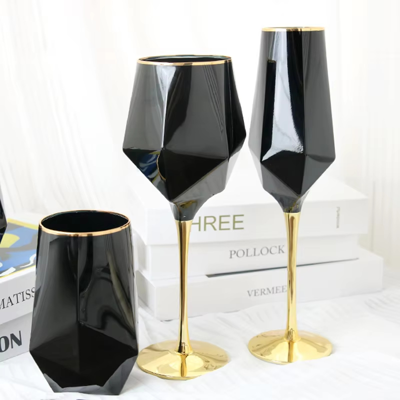Puur zwart kristal gouden rand - Wine Beer The Whiskey recensie en prijs
